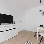 Family With Balcony Warszawska By Renters شقة