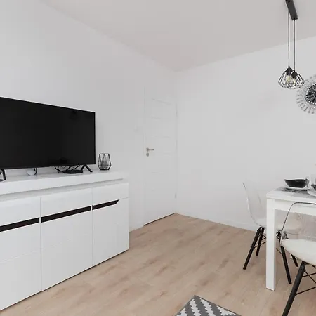 Family With Balcony Warszawska By Renters Apartman