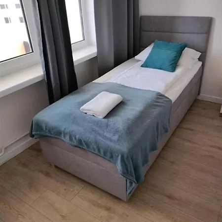 Family With Balcony Warszawska By Renters شقة